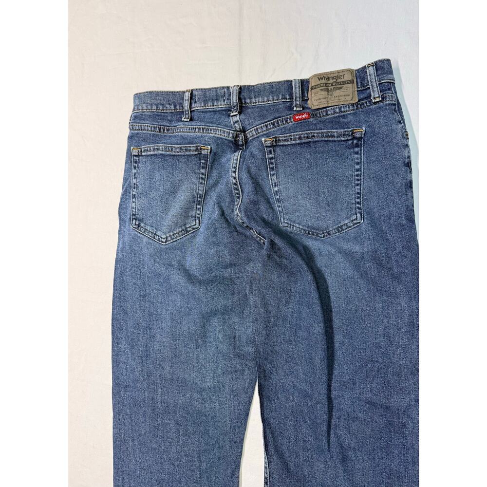 Wrangler  Relaxed Fit Straight Leg - jeans men size 34x29 Blue Denim - Picture 8 of 8